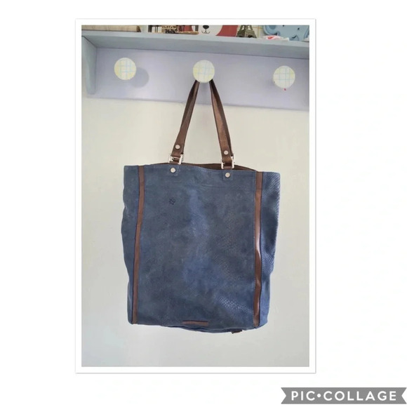 BCBGMaxAzria Handbags - BCBGMaxAzria tote bag